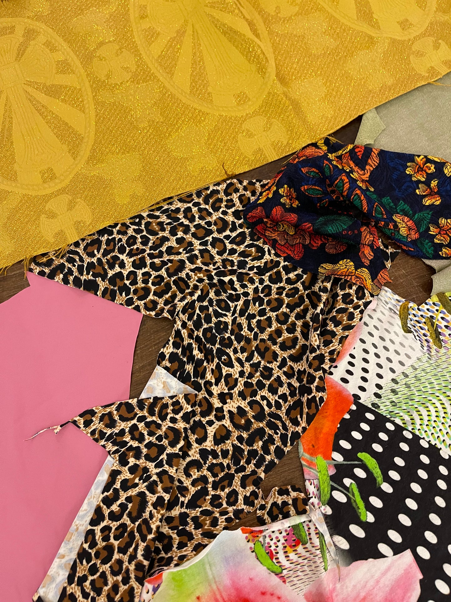 Top y bottom viernes LEO